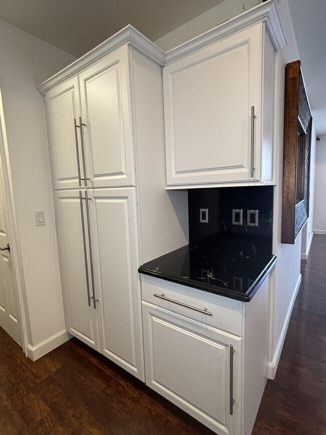 Building Photo - 10440 SW Stephanie Way