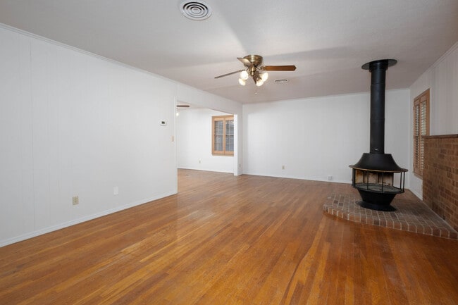Building Photo - 2050 S Bowie St