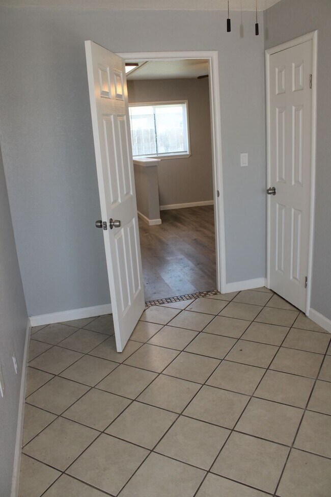 Building Photo - 53 Alturas Ave