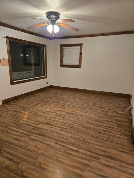 Building Photo - 547 1st St