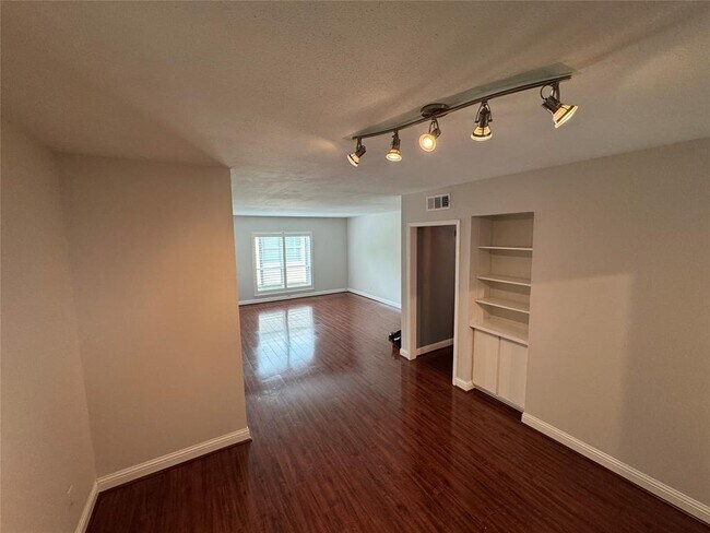 Building Photo - 1807 Stoney Brook Dr