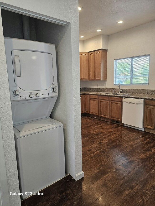 Building Photo - 606 Placid Ln