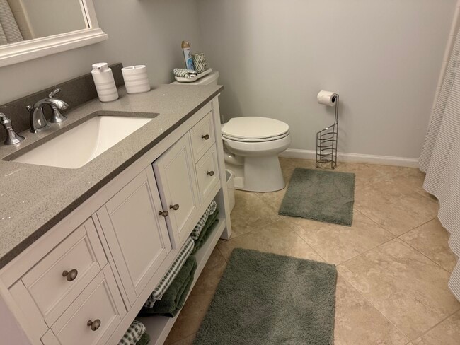 Building Photo - 3106 Myrtlewood Cir E