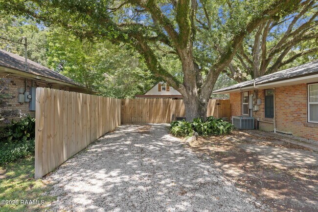Building Photo - 325 Alice Dr