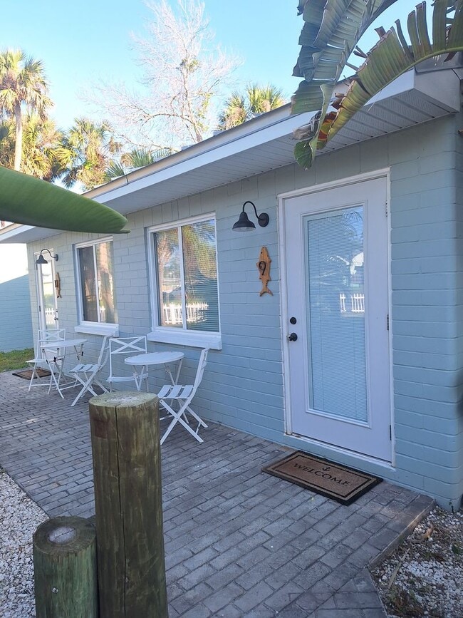 Primary Photo - LONG TERM FURNISHED EFFICIENCY-ALL UTILITES INCLUDED!