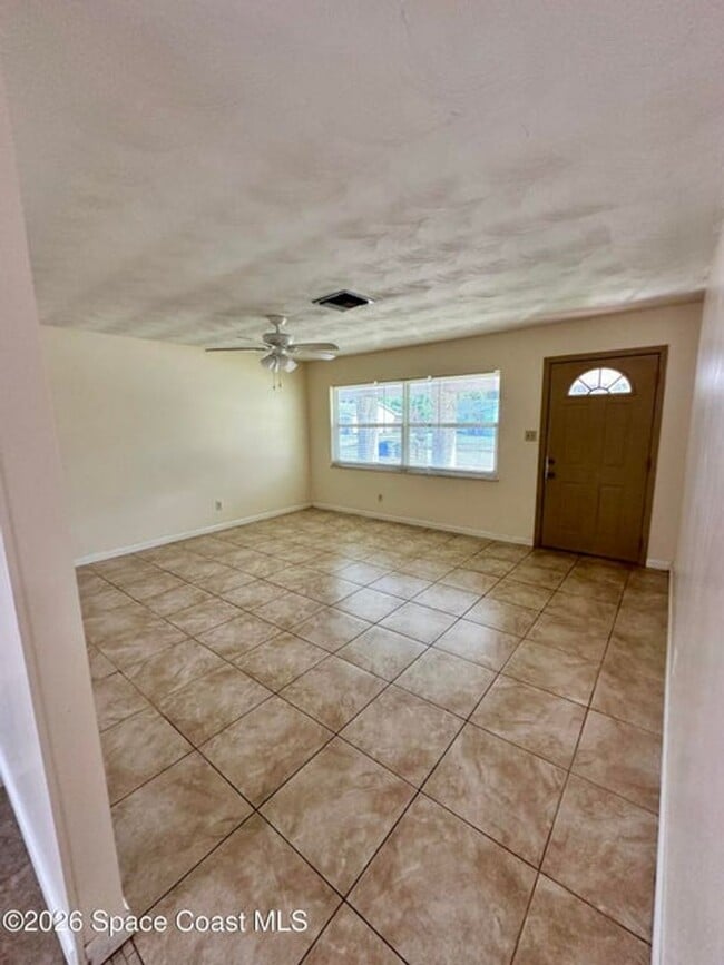 Building Photo - 680 Birchwood Ln