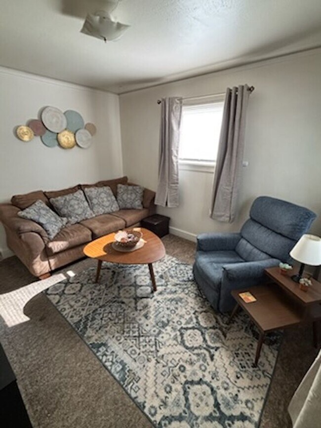 Building Photo - 307 9th St