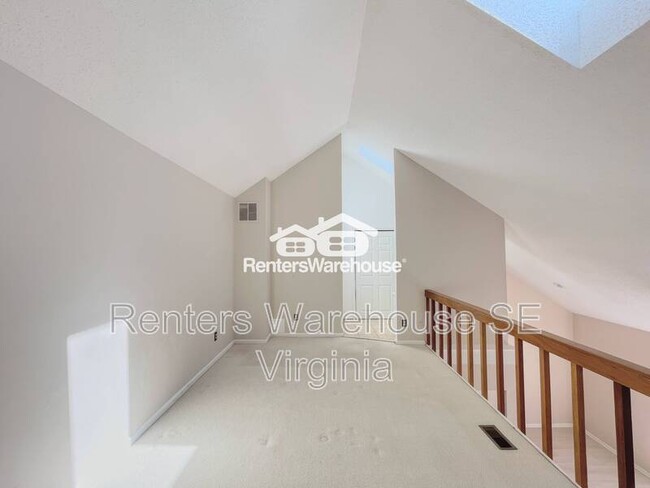 Building Photo - 411 Harbour Point