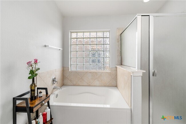 Building Photo - 5634 Stonehaven Dr
