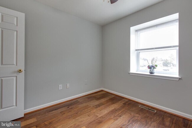 Building Photo - 3570 Lowlen Ct