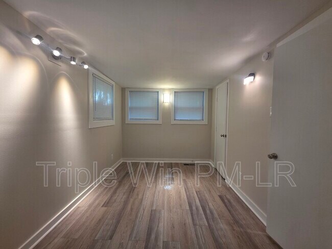 Building Photo - 400 W 34th St