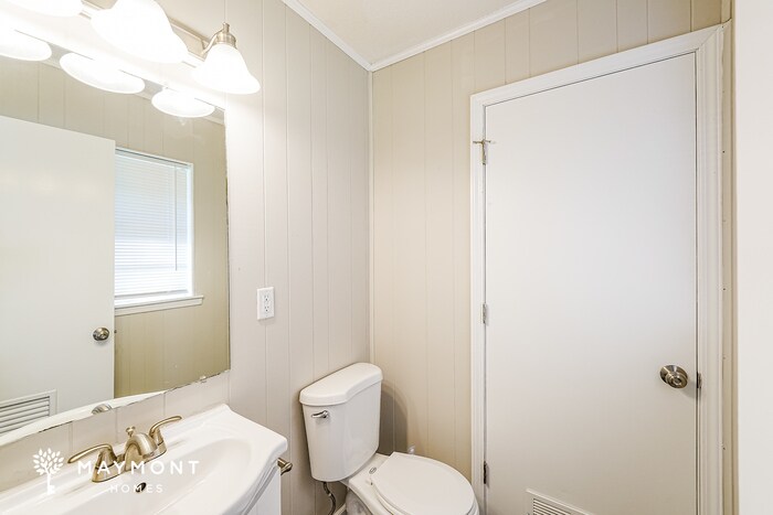 Building Photo - 77 Oakwood St