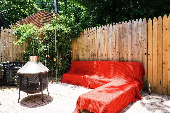 Building Photo - Fabulous 3BD/1BA/2HBA Townhome in Baltimore