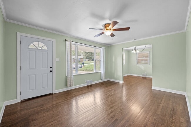 Building Photo - 205 Fieldstone Cir