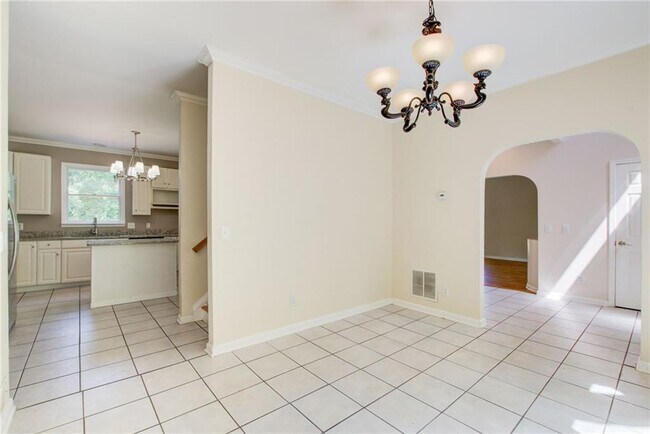 Building Photo - 2462 Empire Forest Dr