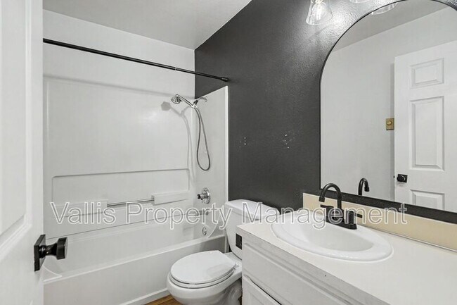 Building Photo - 5260 Springcrest Dr S