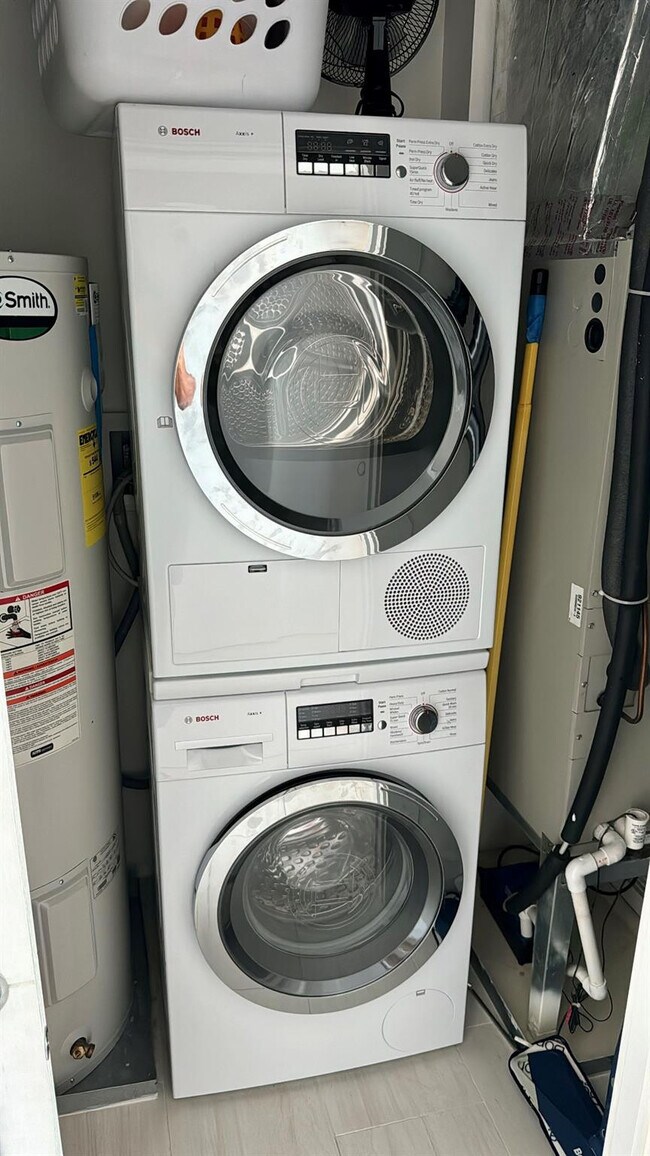 Building Photo - 333 NE 21st Ave