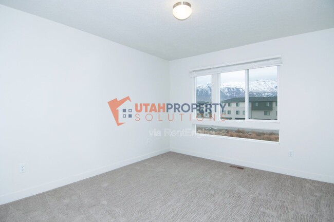 Building Photo - 963 W 540 S