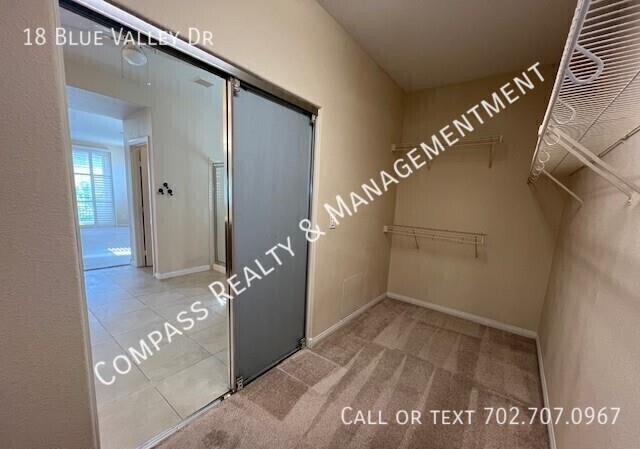 Building Photo - 18 Blue Valley Dr