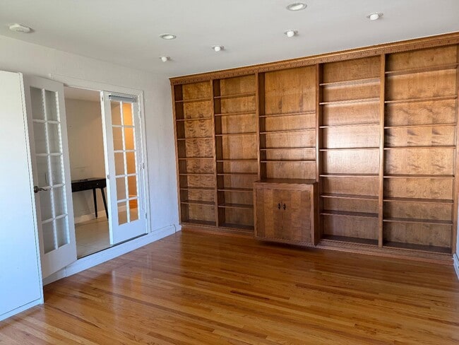 Building Photo - 3415 Isherwood Pl