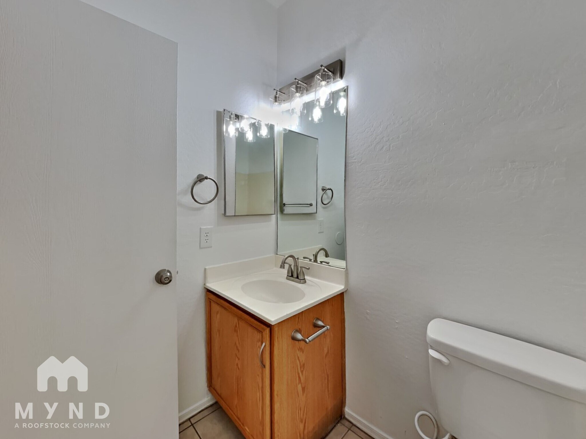 Building Photo - 5651 S 11th Dr