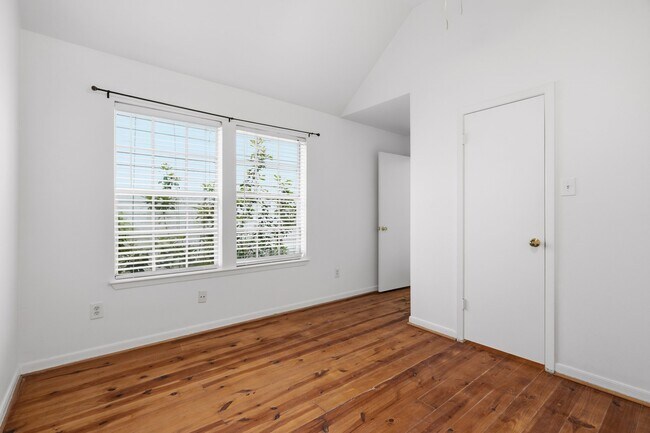 Building Photo - 1616 Kipling St