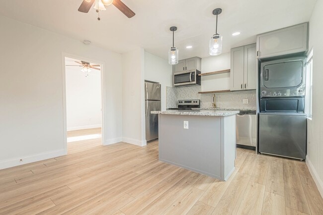 Building Photo - 2303 Rosewood St