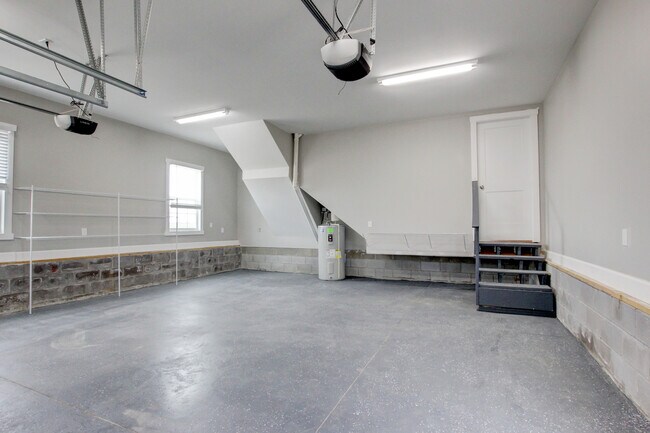 Building Photo - 127 Riverbend Dr