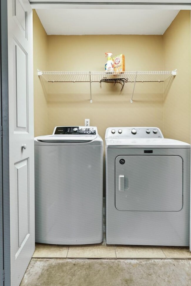 Building Photo - 1727 Canopy Oaks Dr