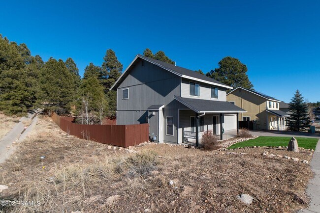 Building Photo - Westside 4 Bed, 2.5 Bath House with A/C & 2-Car Garage Near NAU & CCC! Students & Pets OK! Aug 10th!