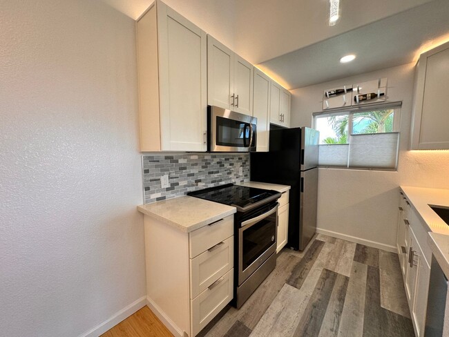 Building Photo - Charming 2-Bedroom/2-Bath - Renovated
