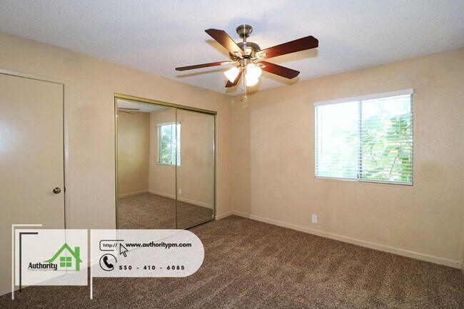 Building Photo - 1553 Bramble Pl