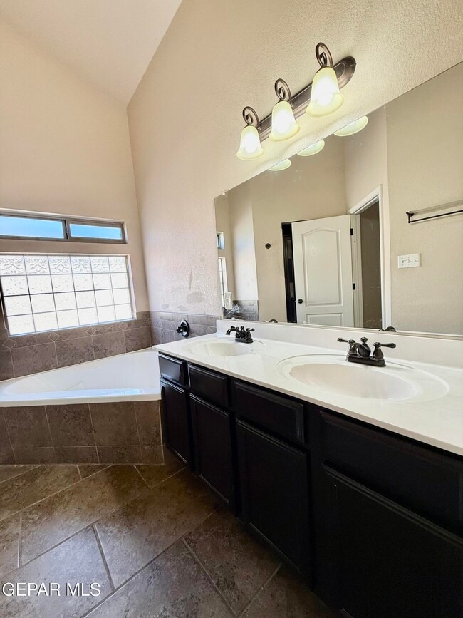 Building Photo - 11353 Bullseye St