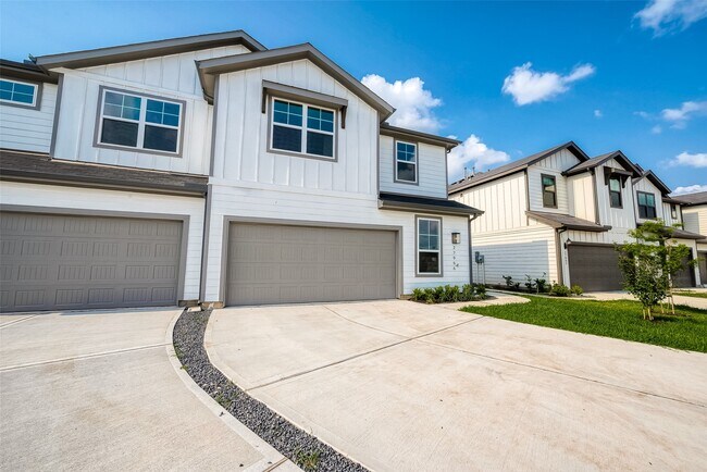 Building Photo - 27966 Western Crk Ct