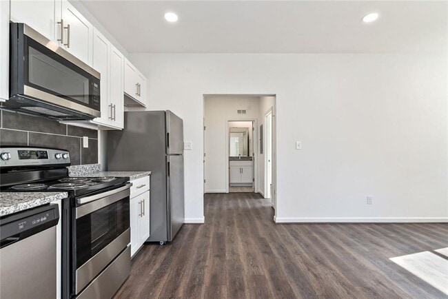 Building Photo - 1060 Grant Way SE