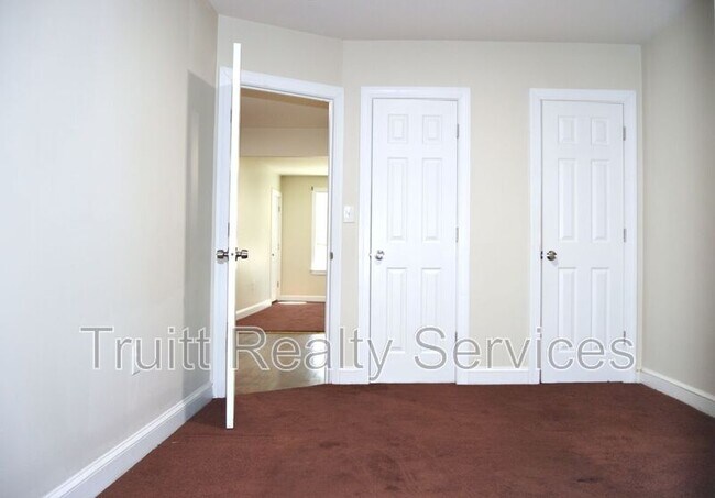 Building Photo - 1621 17th Pl SE