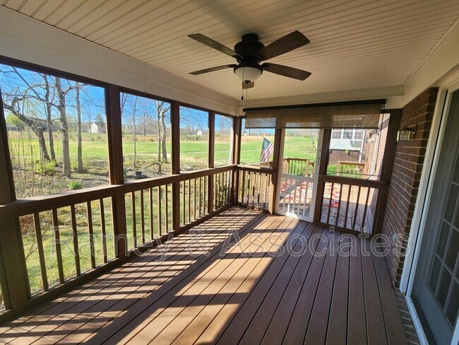 Building Photo - 10828 Glenway Pl