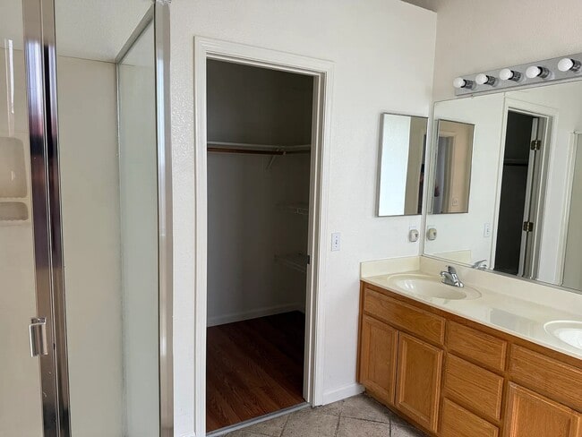 Building Photo - 2505 Shell Ct