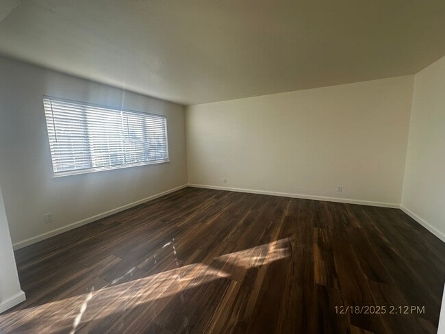 Building Photo - 4 Bedroom Bel Aire Home