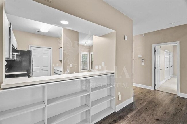 Building Photo - Sunpointe Condo #103