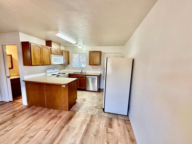 Building Photo - 6916 N Normandie St