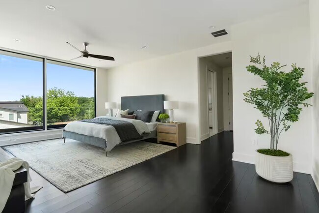 Building Photo - 2109 Barton Hills Dr