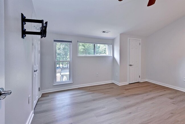 Building Photo - 106 Harrops Glen