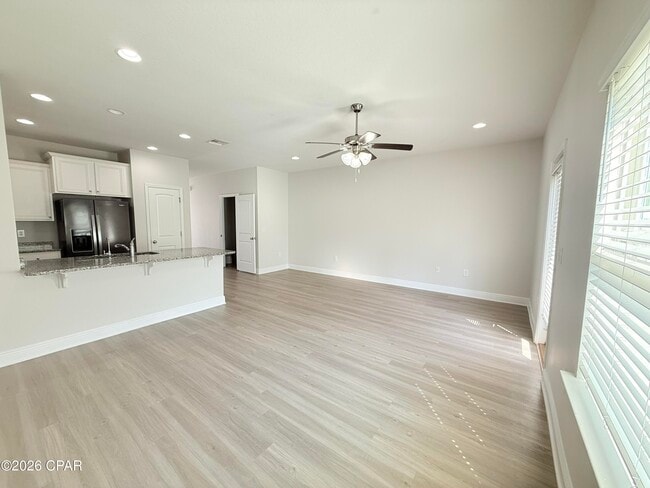 Building Photo - 7682 Shadow Lake Dr