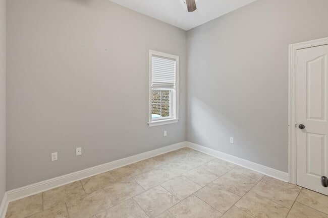 Building Photo - 5831 Weeping Willow Dr