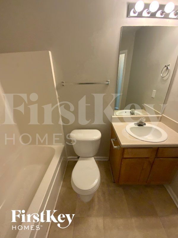 Building Photo - 141 Edison Dr