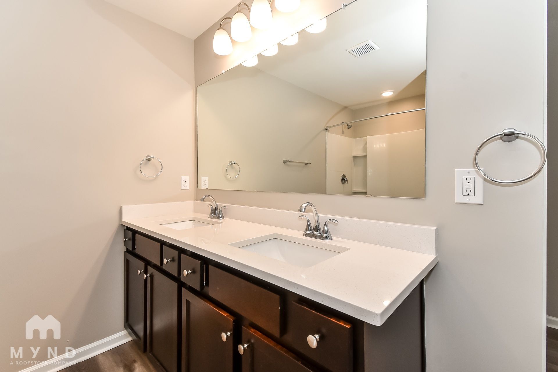 Building Photo - 828 Lake Chase