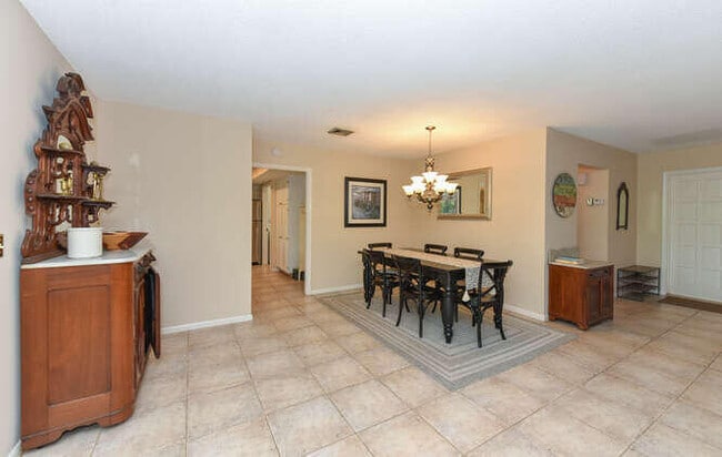 Building Photo - 493 Forestview Dr