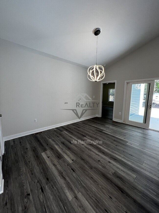 Building Photo - 38 Meadow View Ln