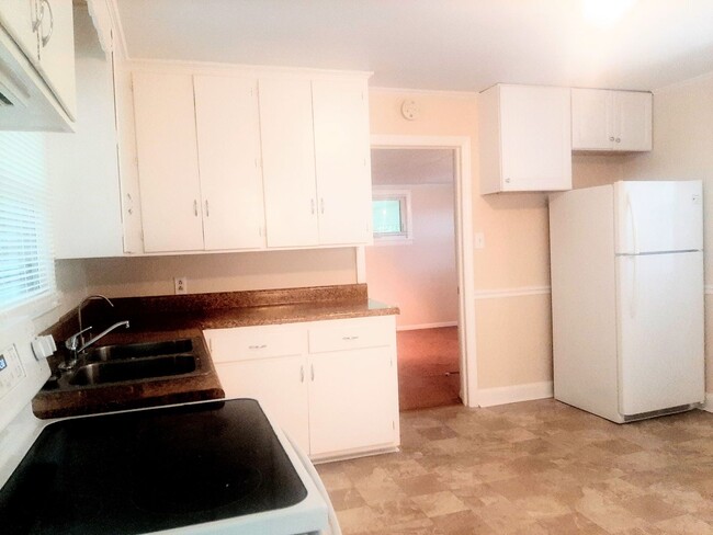 Building Photo - 3 Bedroom, 2 Bathroom Home in Durham